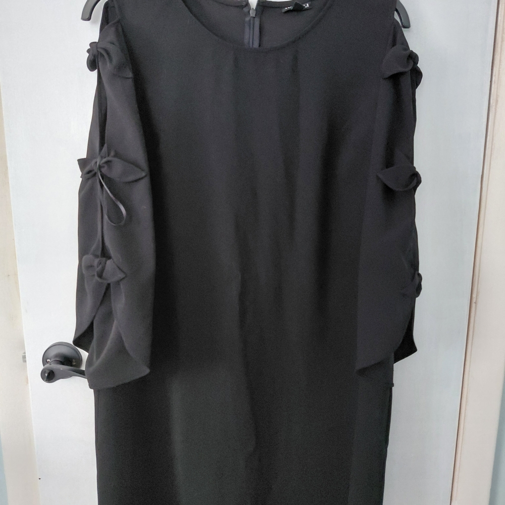 Roz & Ali Elegant Black Dress with Bow Accents